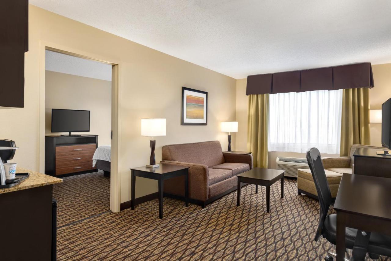 Holiday Inn Express Hotel & Suites Edmond By Ihg Exterior photo