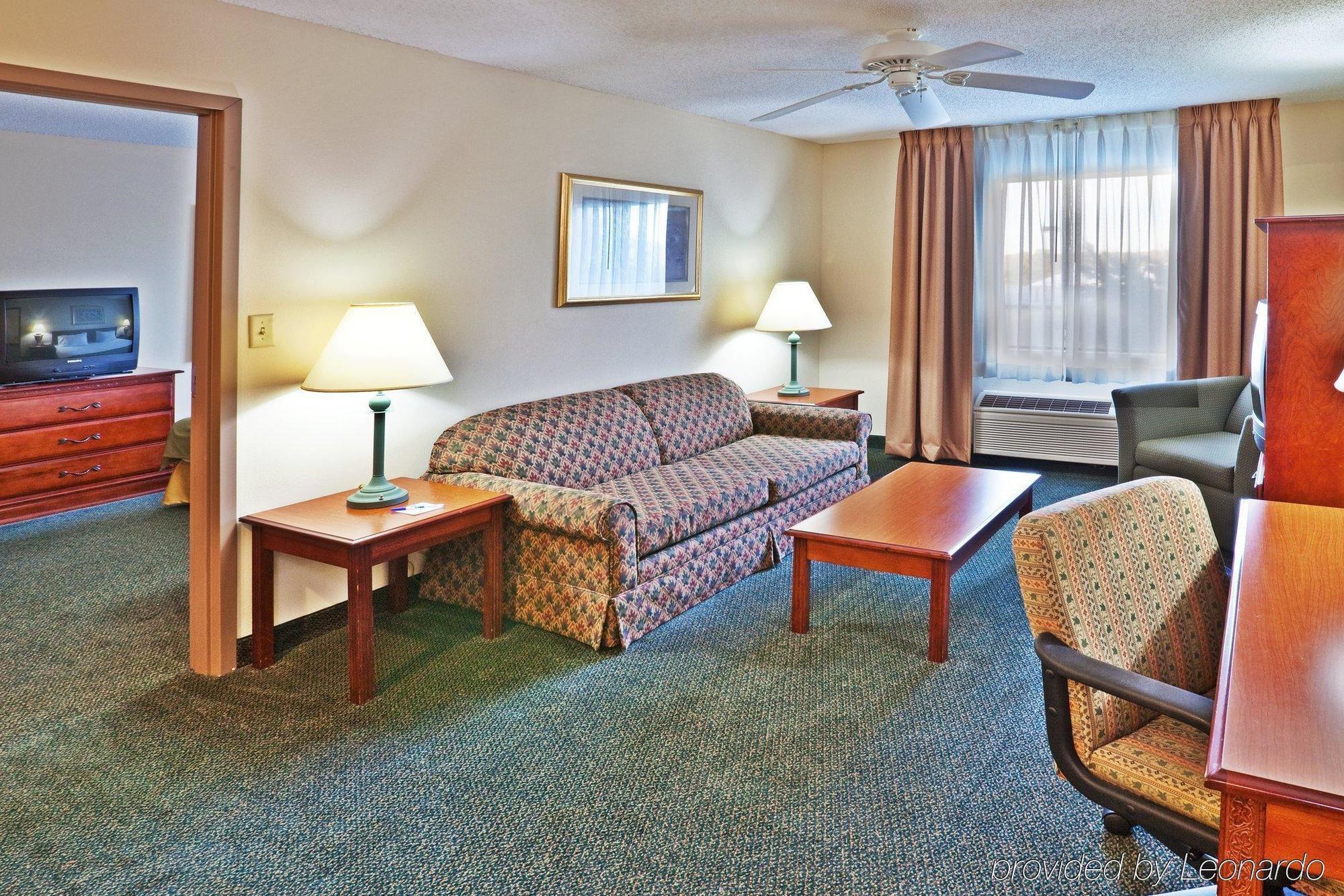 Holiday Inn Express Hotel & Suites Edmond By Ihg Room photo